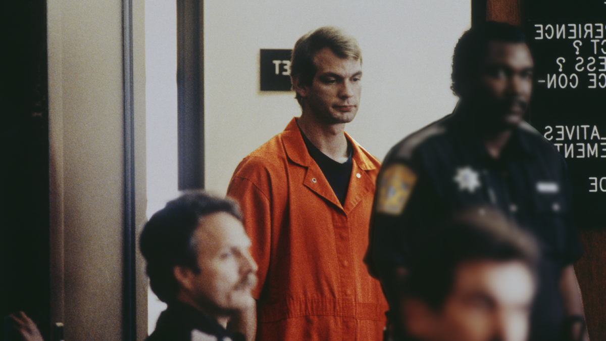 Netflix lance une série sur le tueur en série notoire Jeffrey Dahmer - NBC Los Angeles