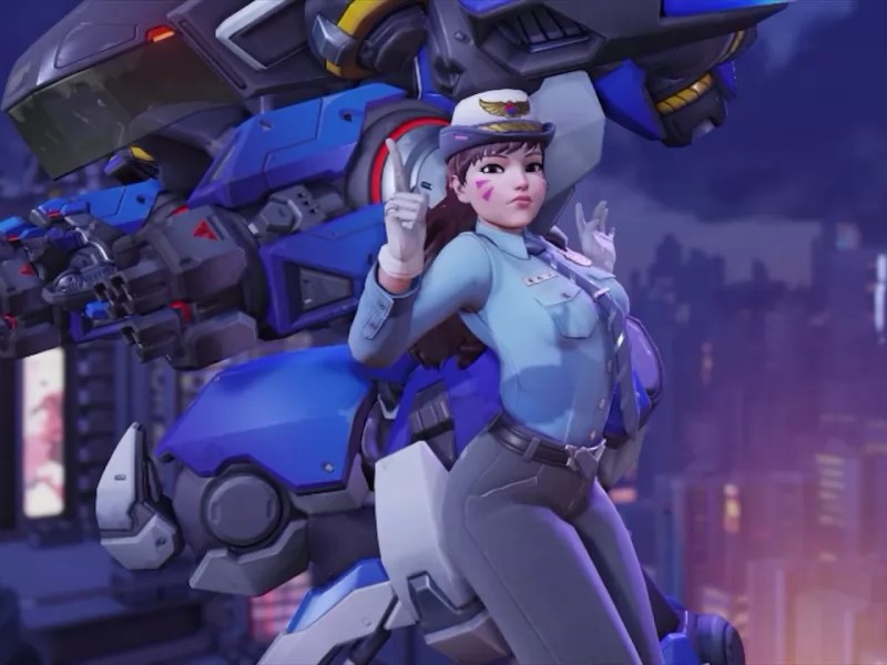 Overwatch : un cosplay de D.Va version policière de l'italienne Arianna