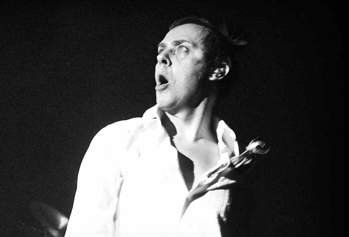 Peter Murphy en cure de désintoxication, le Bauhaus annule sa tournée actuelle