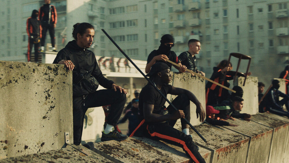 Premières en ligne : bilan de "athéna"de Romain Gavras (Netflix) - micropsiacine.com