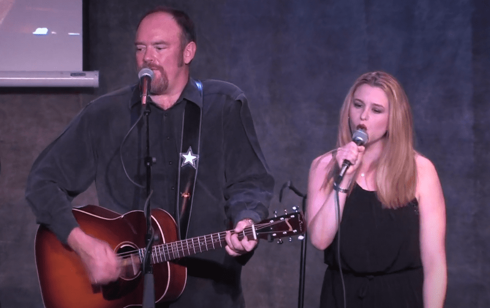 Regardez John Carter Cash interpréter « Jackson » de Johnny & June avec sa femme Ana Cristina