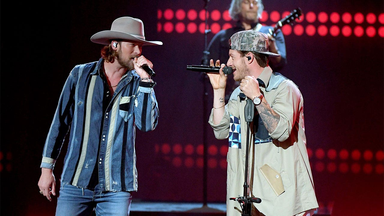 Tyler Hubbard et Brian Kelley de Florida Georgia Line jouent le spectacle final en duo