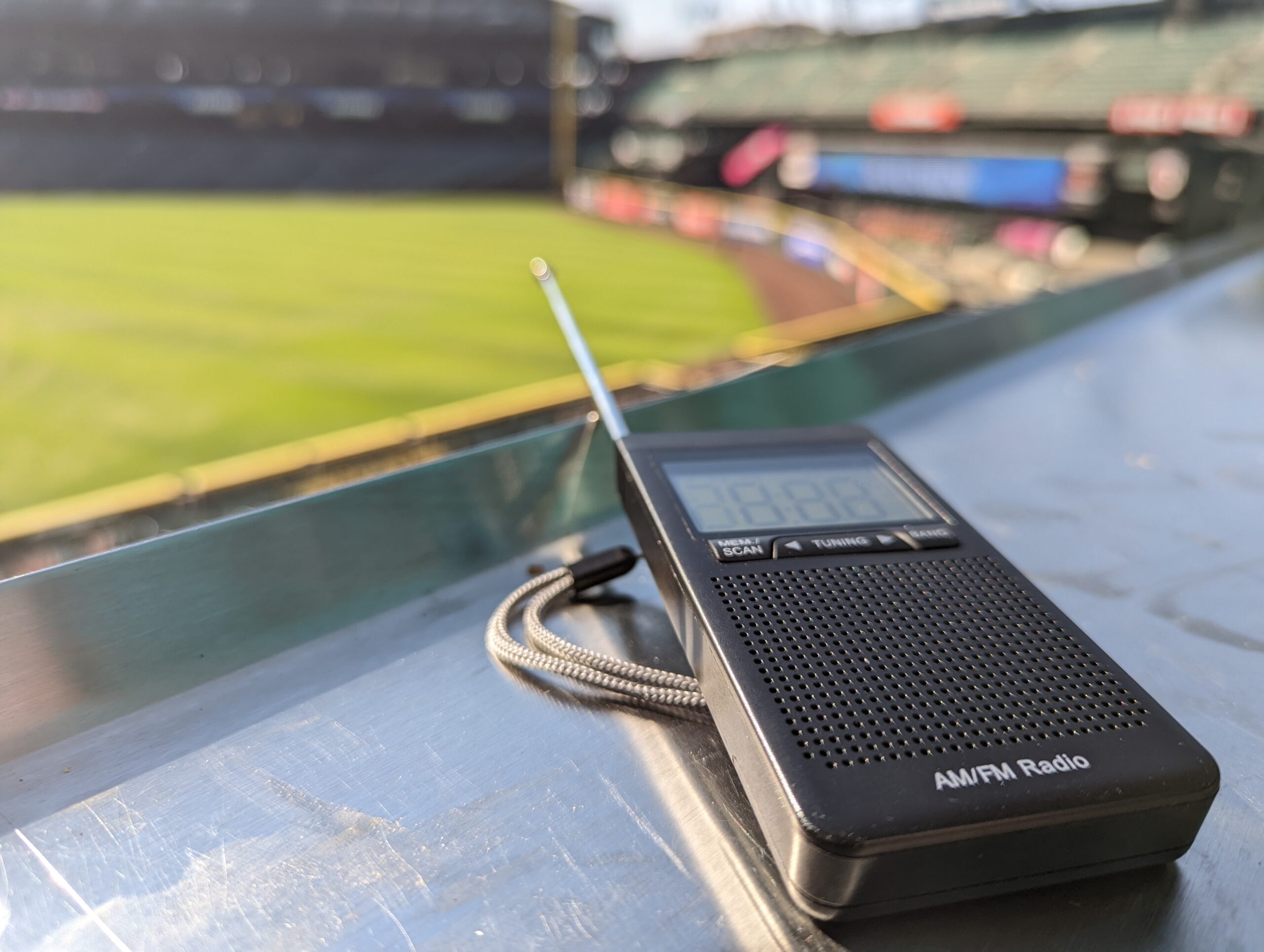 Voici pourquoi les flux audio numériques en direct de la Major League Baseball ne sont pas réellement en direct – GeekWire