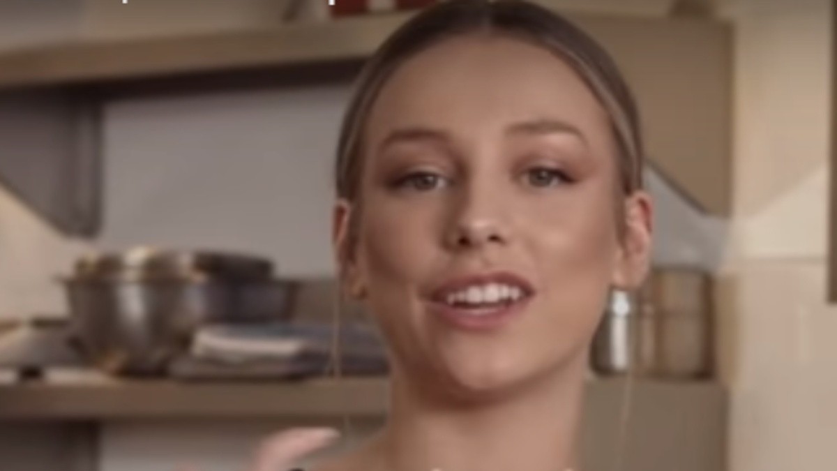 C'était l'époque où Ester Expósito cuisinait des bruschettas pour Netflix - MUI Kitchen