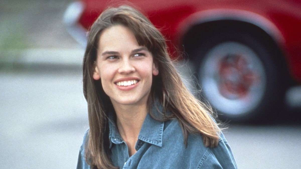 Hilary Swank explique pourquoi elle n'est pas apparue dans le drame Netflix Cobra Kai