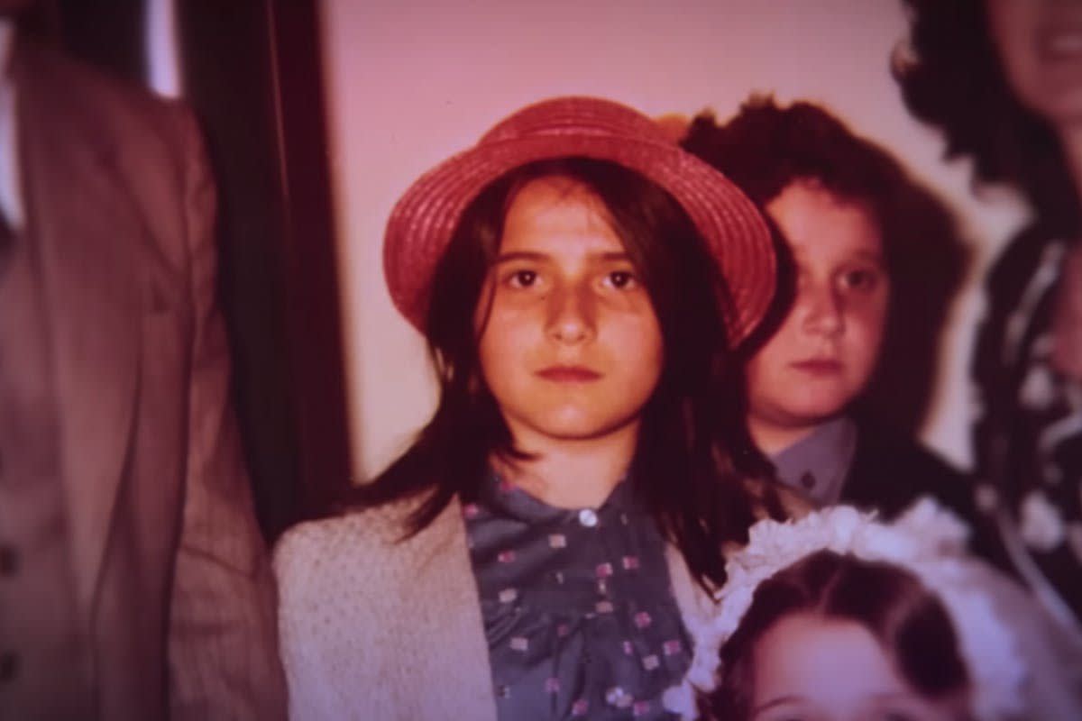 La fille du Vatican, le documentaire de Netflix qui dépeint la mystérieuse disparition d'Emanuela Orlandi il y a 39 ans - Yahoo Style