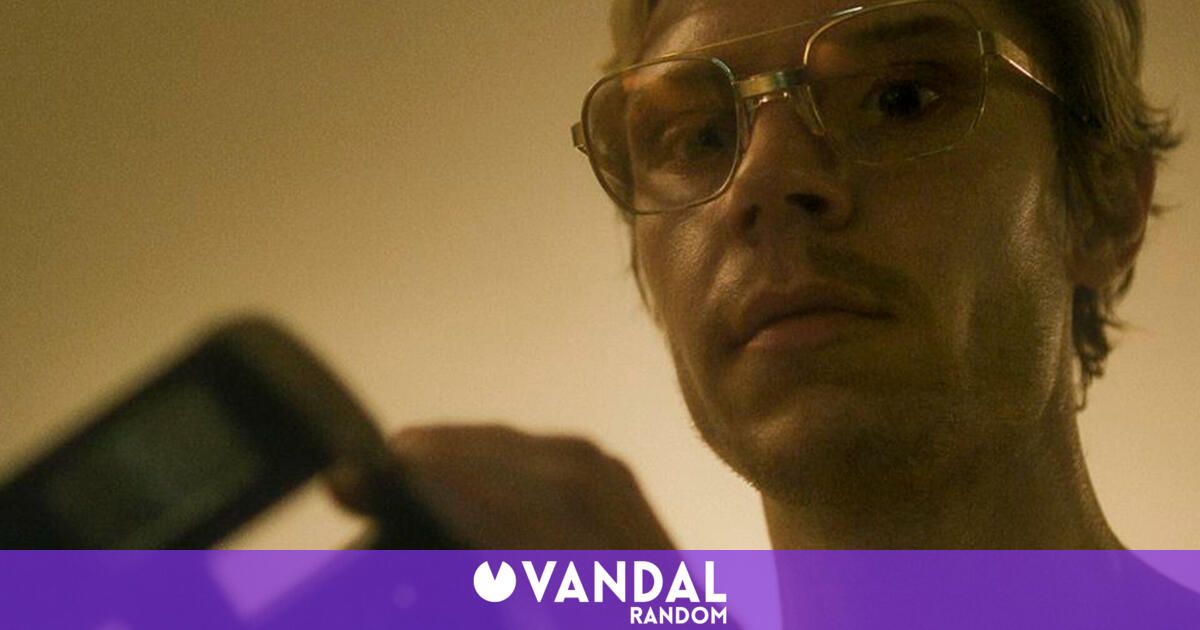 La mère d'une victime de Jeffrey Dahmer interroge la série : "Ça ne s'est pas passé comme ça" - phoneia