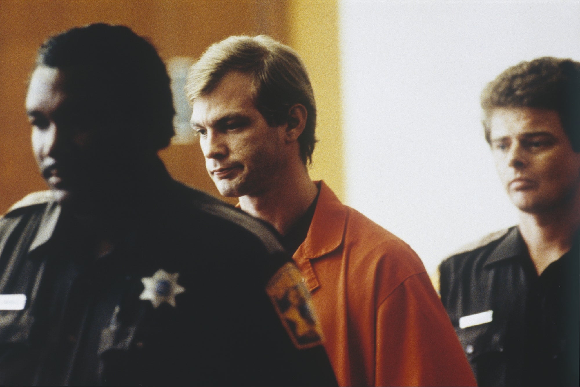 Les costumes de Jeffrey Dahmer bannis d'eBay - Entrepreneur