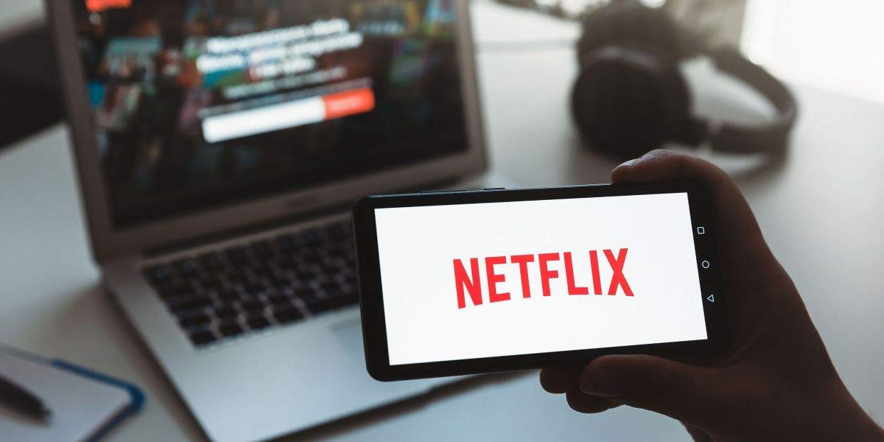 Raisons pour lesquelles vous annulerez votre abonnement à Netflix, HBO, Disney +, Spotify et Tinder - 65YMÁS