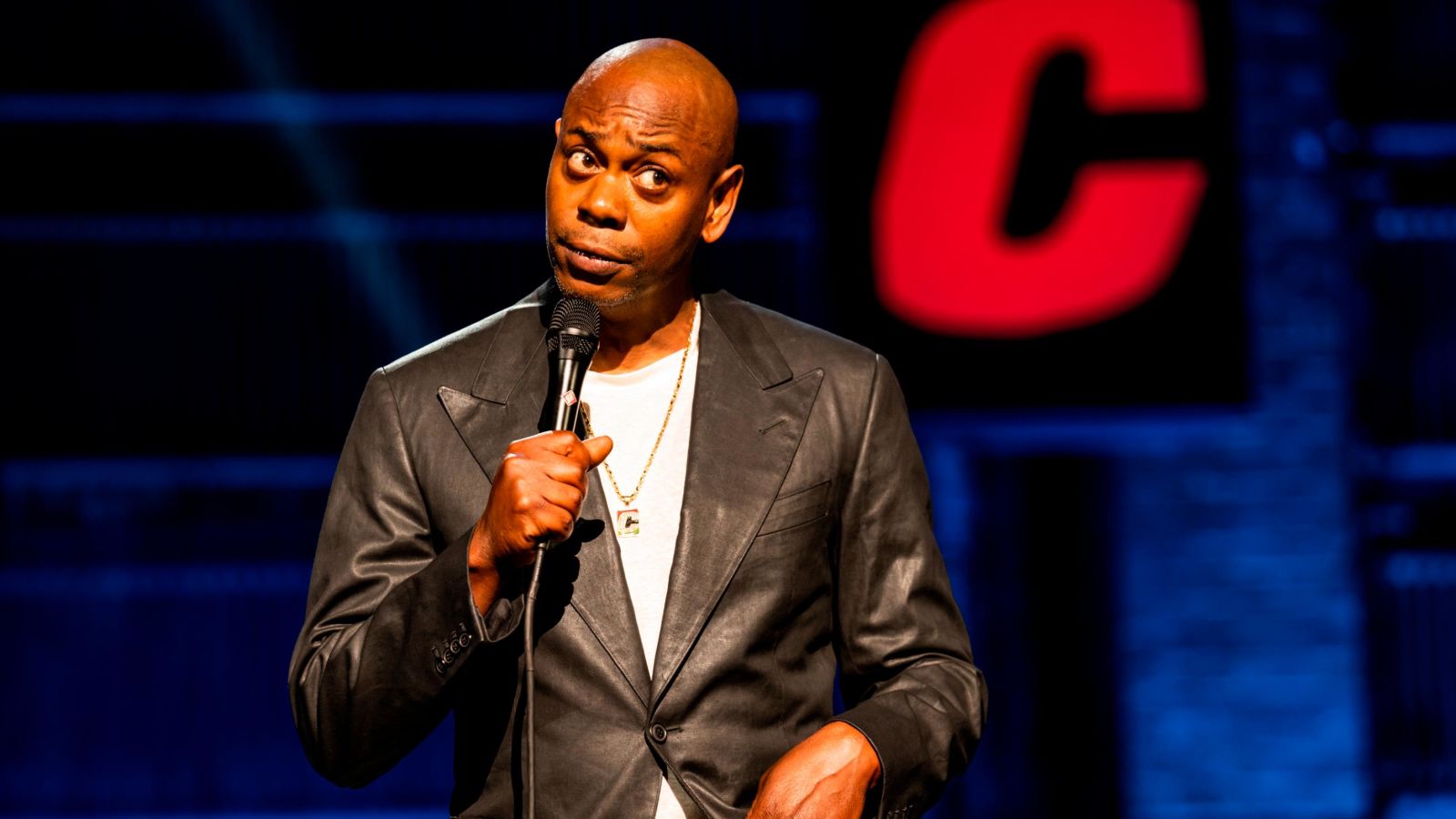 Dave Chappelle présentera "SNL" cette nuit.  Voici une chronologie des controverses entourant ses commentaires sur les personnes transgenres - CNN en Español