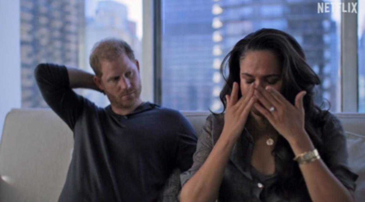 Harry et Meghan : Netflix sort le documentaire qui terrifie la famille royale britannique - Yahoo Style