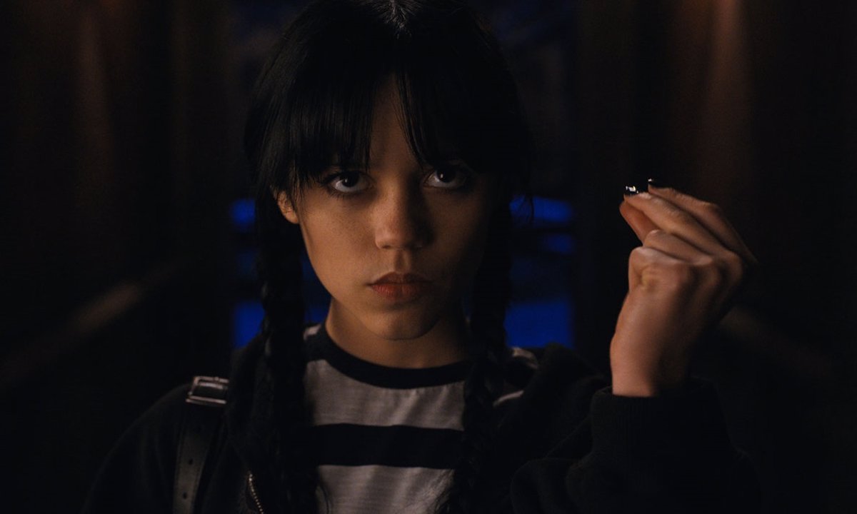 Pourquoi mercredi ne clignote-t-il pas dans la série Netflix ?  - CultureLoisirs