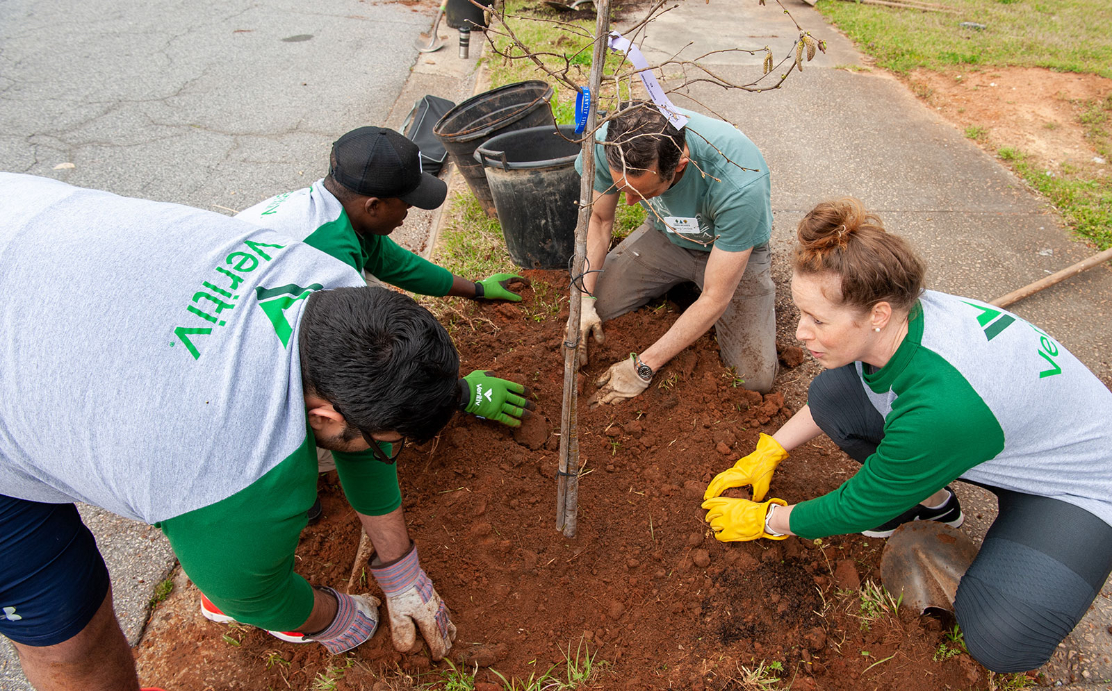 Summer is the Perfect Time for Corporate Volunteer Programs to Bloom