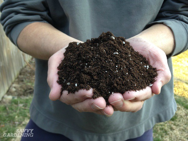 Diy Potting Soil 6 Homemade Potting Mix Recipes For The Garden