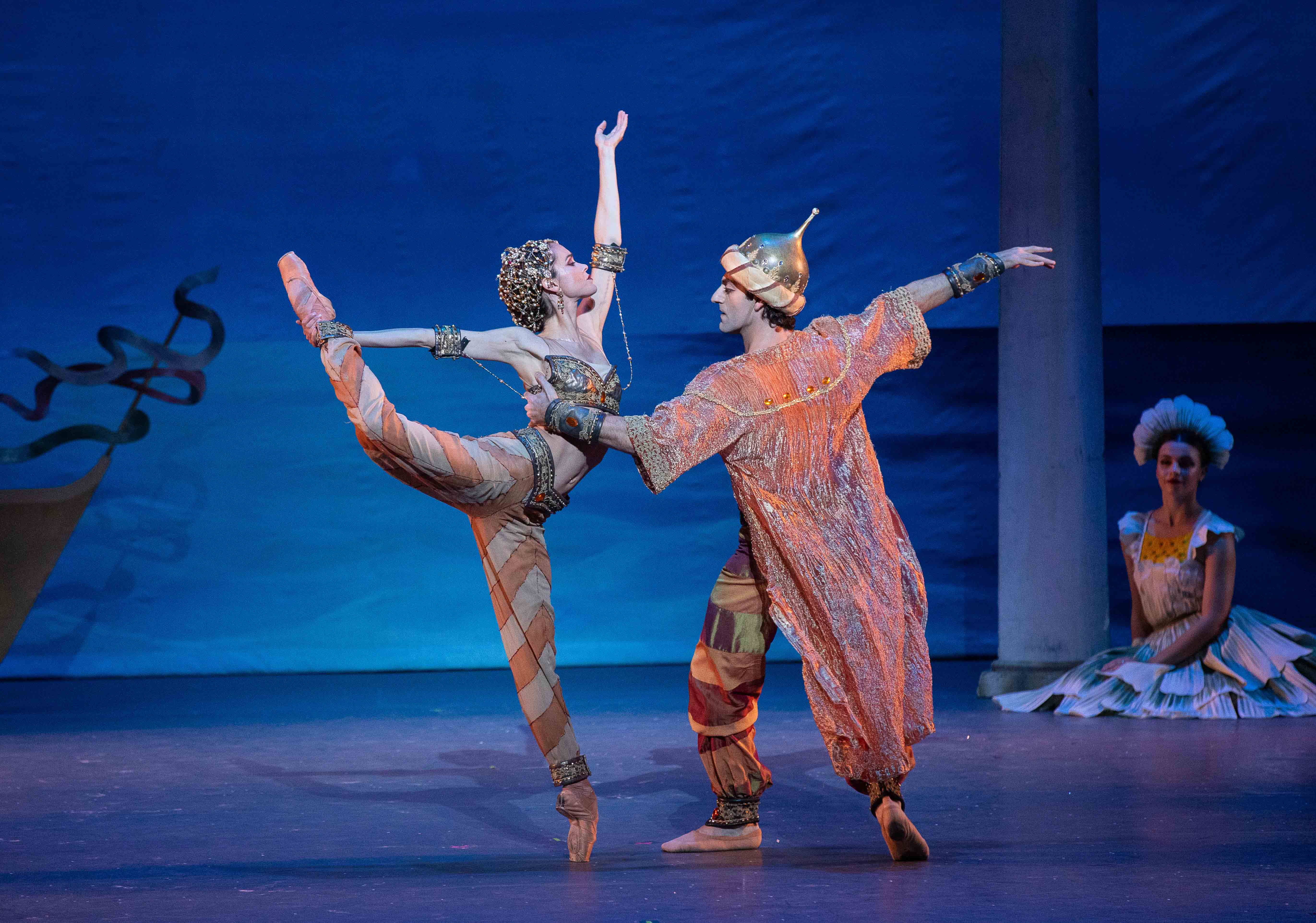 Ballet Review With Luck Los Angeles Ballet Gets The Nutcracker Right Daily News