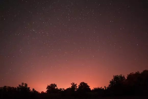 オリオン座流星群2022年はいつ 方角やピークの時間は