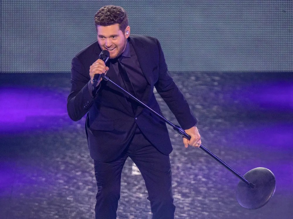 Concert Review Michael Buble Takes 14 000 Bell Centre Fans Higher The Lite News