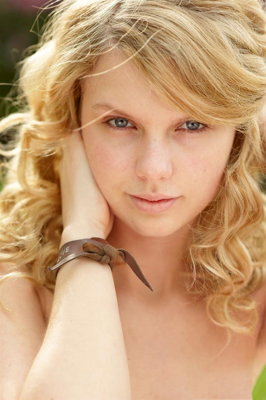 Taylor Swift with no makeup