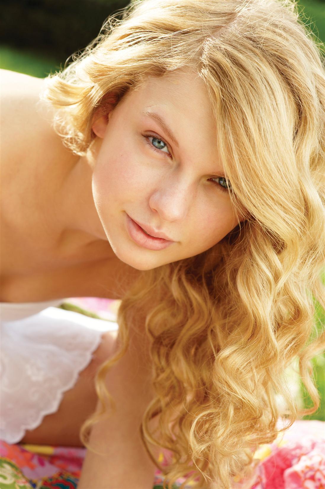 Taylor Swift not wearing any makeup