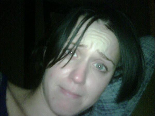 Katy Perry without makeup photo posted to Twitter by Russell Brand