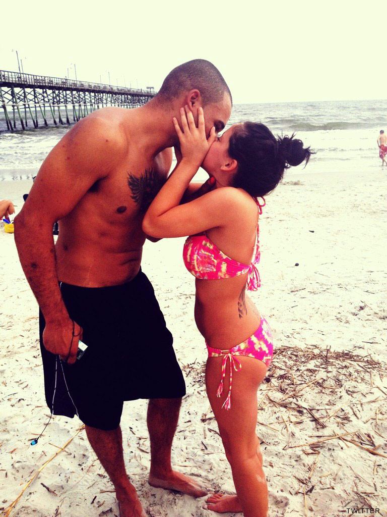 Kieffer Delp kissing Jenelle Evans in a bikini on the beach