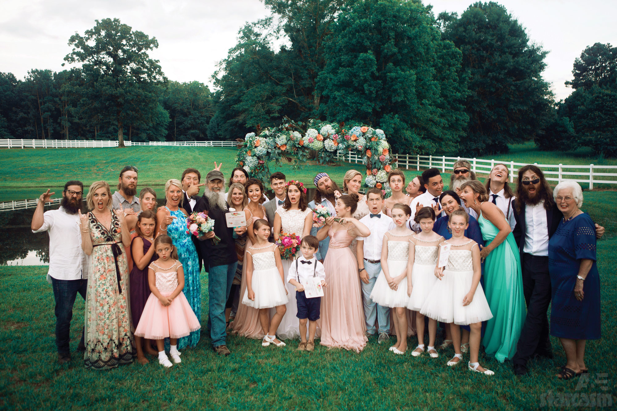 Mary Kate McEacharn John Luke Robertson wedding photo with the whole family