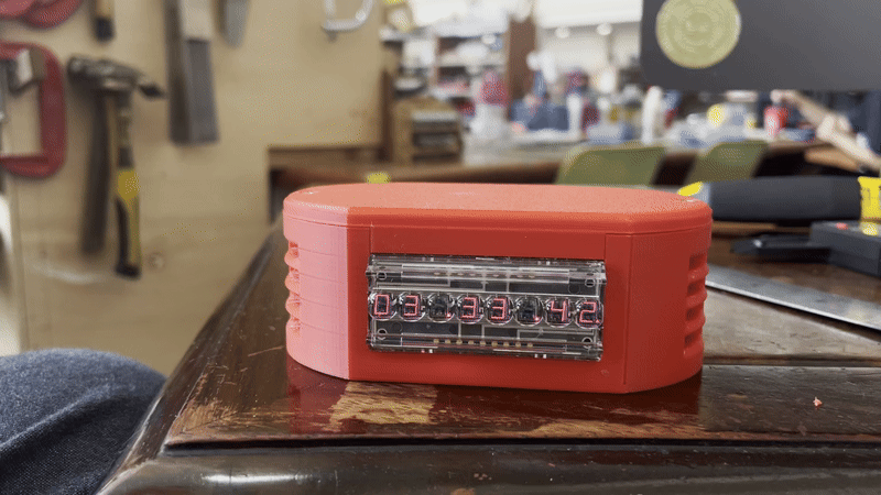 This beautiful DIY HP bubble clock combines older tech with an ESP32 and Wi-Fi capabilities