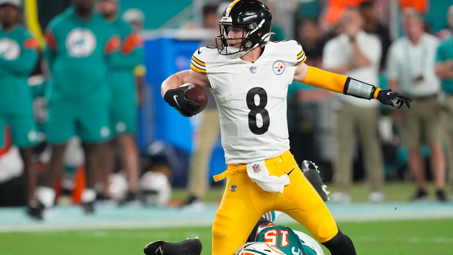 Steelers Crumble Under Turnovers Lose To Dolphins 16 10