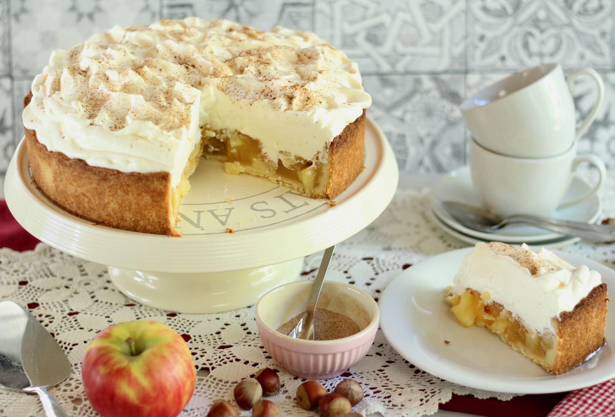 Himmlische Apfel Schmand Torte Mit Feinstem Murbeteig Apfel Pudding Fulle Und Schmand Zimt Sahne Rezept Und Video Von Sugarprincess Sugarprincess