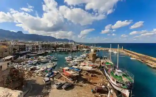 Tarihi Girne Kalesi'nin yukarıdan görünümü – Kuzey Kıbrıs turistik gezi noktası