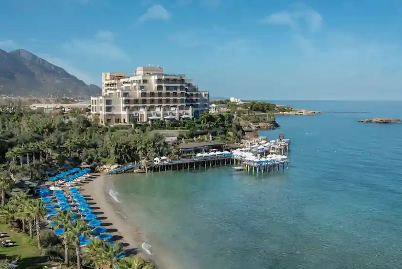 Merit Royal VIP Taksi – Mercedes Vito ile Alsancak ve Ercan Havalimanı Transfer
