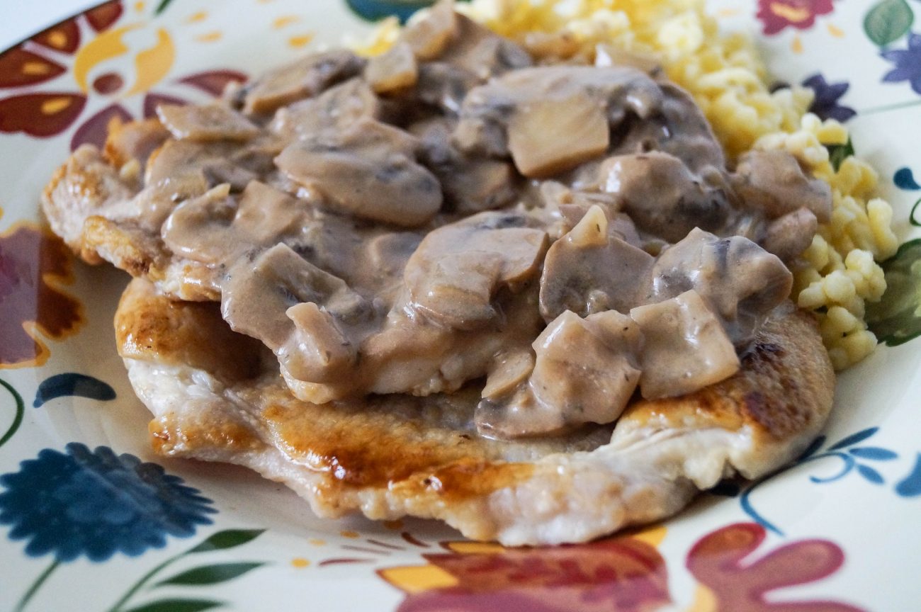 Schweinefilet In Champignon Sahne Sosse Pork In Mushroom Cream Sauce Tara S Multicultural Table
