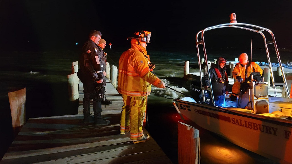 U S Navy Plane Crashes In The Chincoteague River Killing One And Wounding Two Others The Baynet