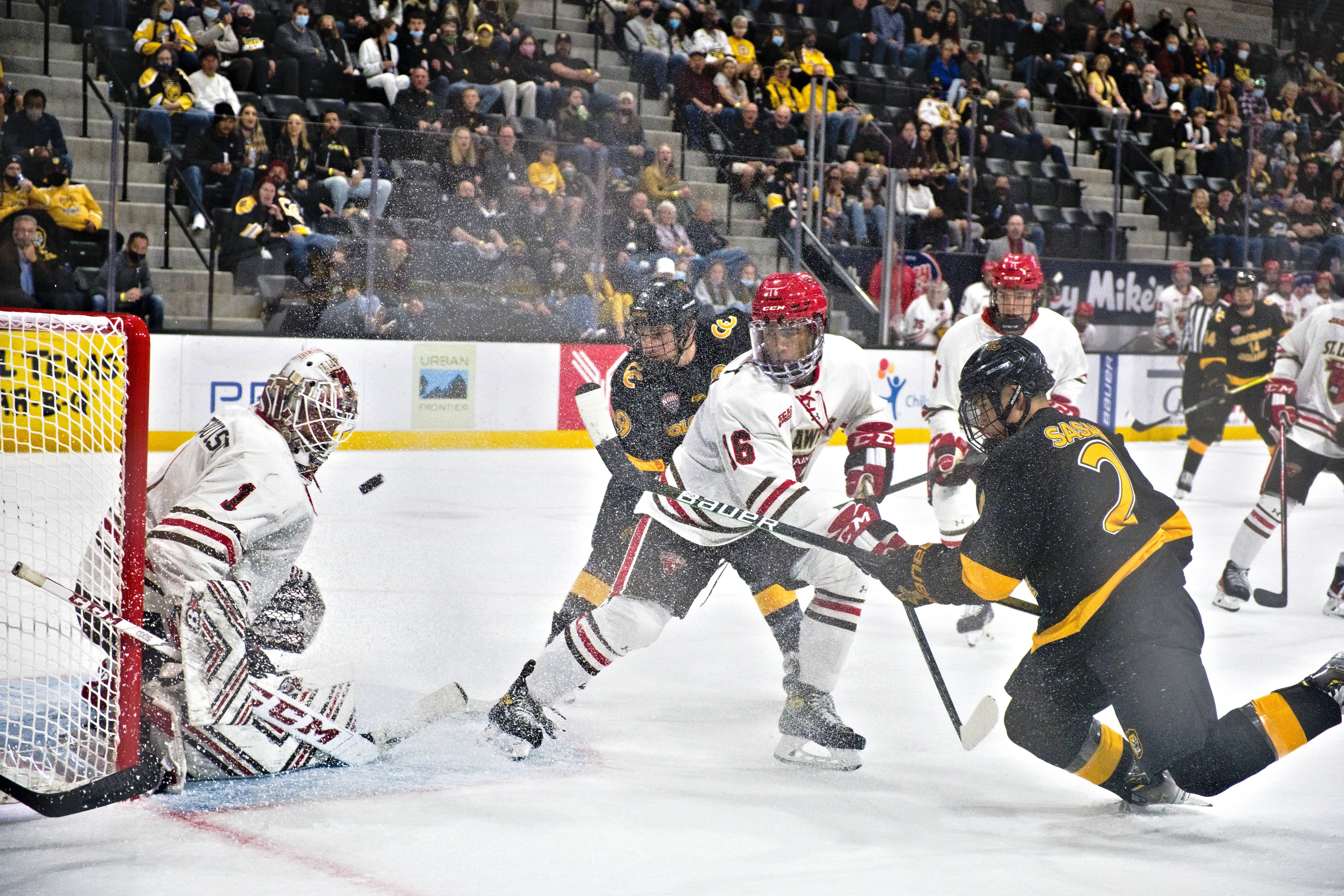 Colorado College Men S Hockey Team Starts Regular Season At New Home The Catalyst