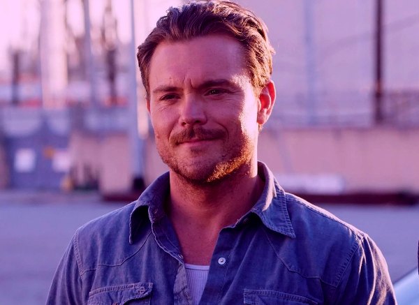 Clayne Crawford 