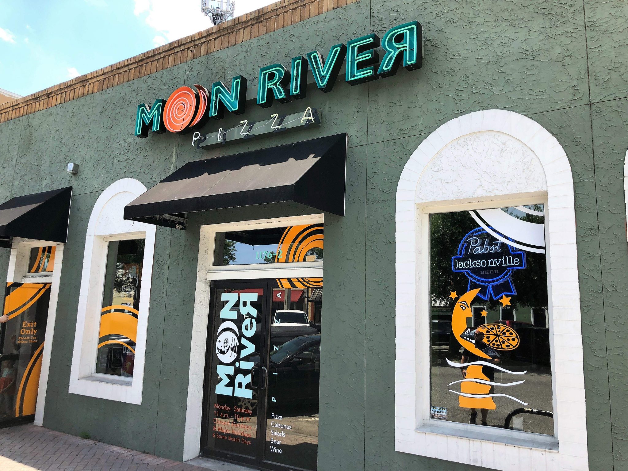 Moon River Pizza Serves Up Delicious Slices In Murray Hill The Coastal