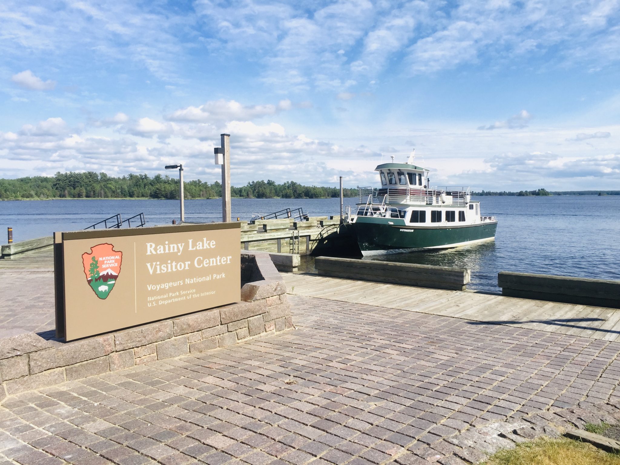 Voyageur Tour Boat