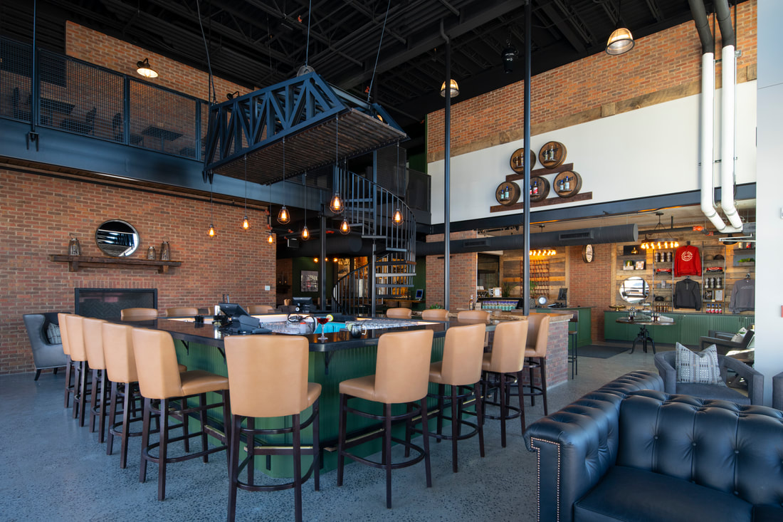 Top U.S. family travel blog Travel With A Plan details their stay at the newest Rainy Lake lodging option that is steps away from Rainy Lake and minutes away from Voyageurs National Park! Find out all you need to know about Cantilever Distillery +Hotel. #voyageursnationalpark #voyageursnationalparklodging #rainylakelodging #rainylakehotels #cantileverdistillery #cantileverhotel #ranierMN #placestostayonRainyLake