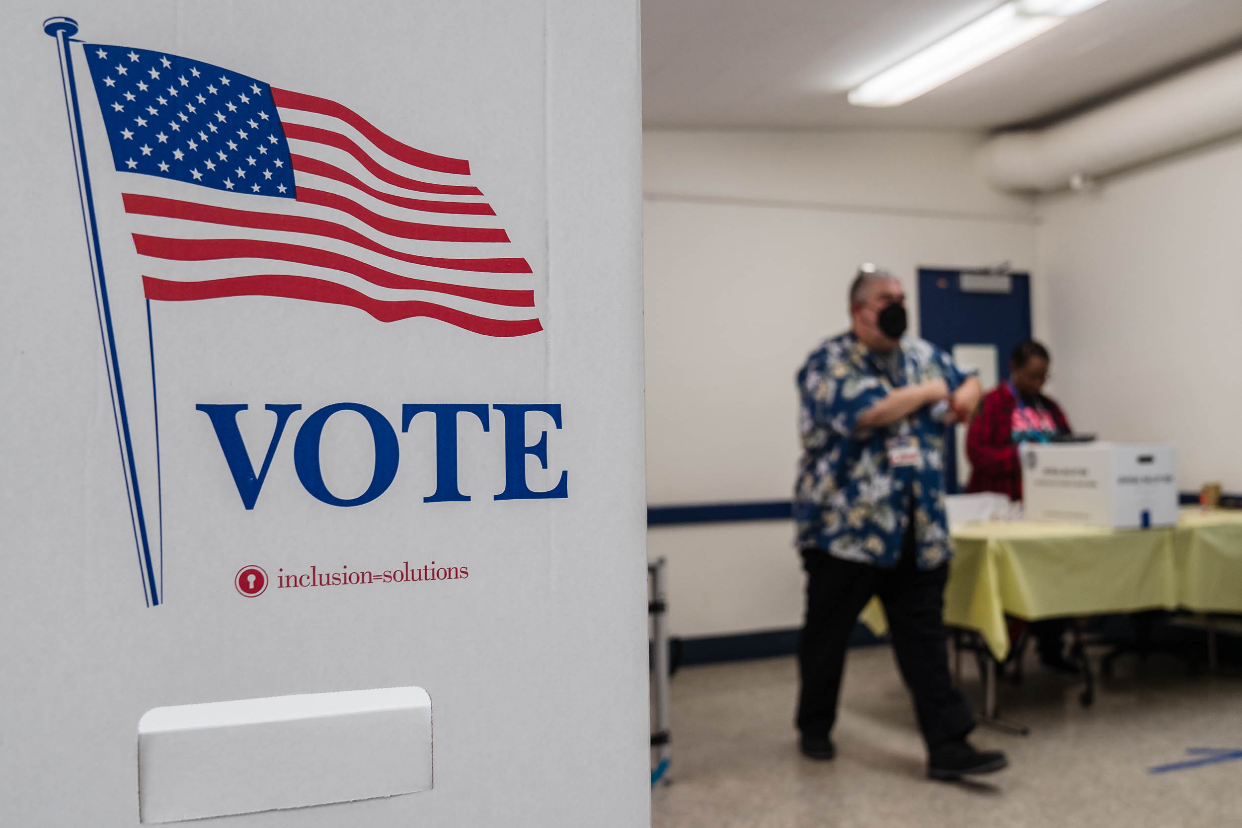 A polling station at Golden Hill Recreation Center on Nov. 8, 2022. / Photo by Ariana Drehsler