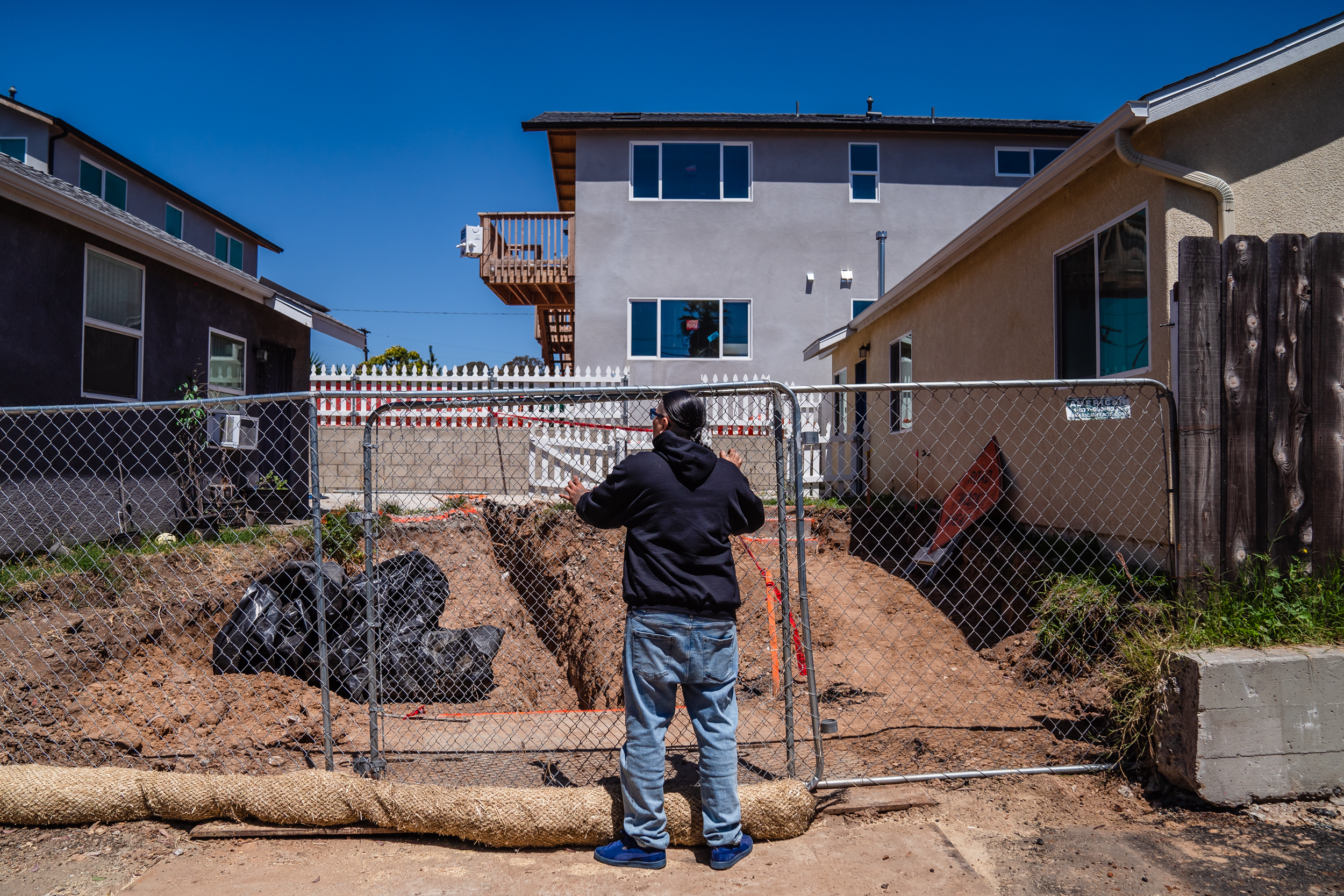 Cesar Tellez looks at construction near the home he rents in Mountain View on Thursday, April 20, 2023. / Photo by Ariana Drehsler