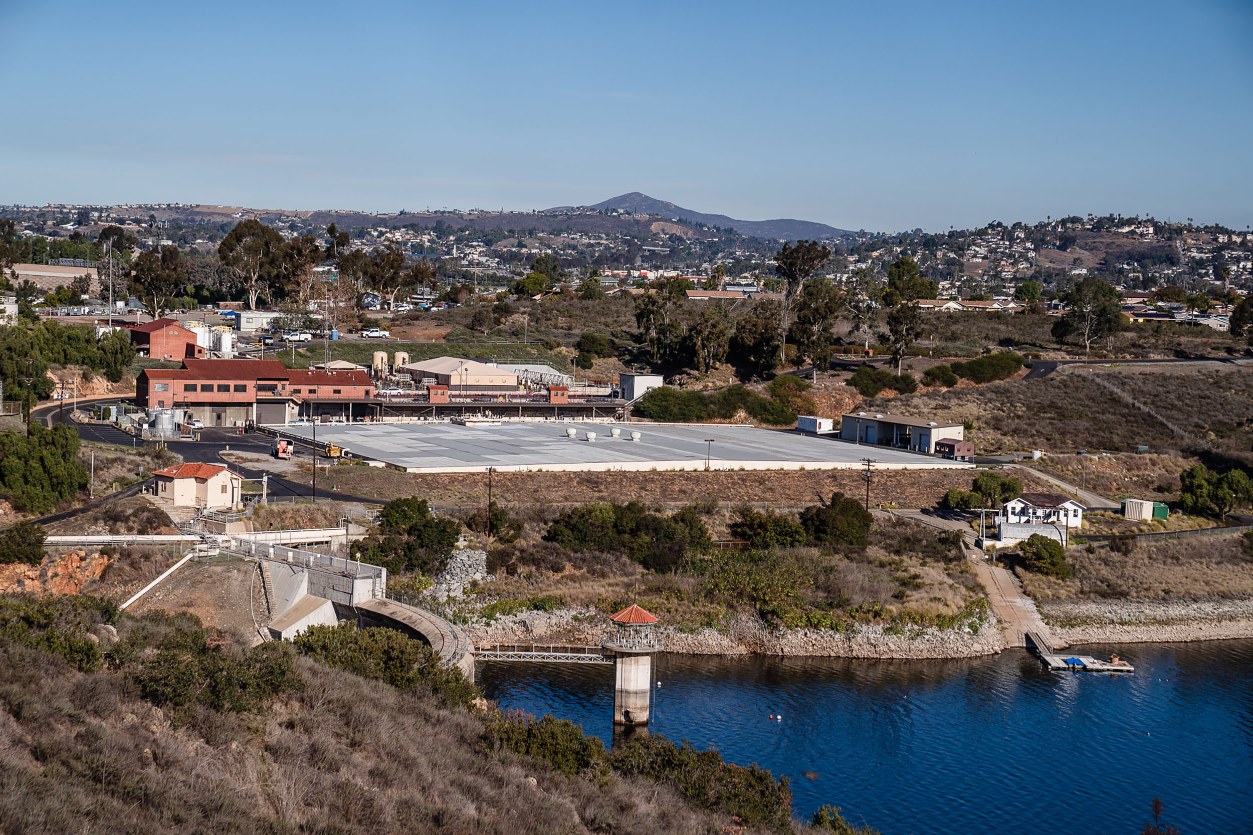 Sweetwater Reservoir on Jan. 13, 2024. / Ariana Drehsler for Voice of San Diego