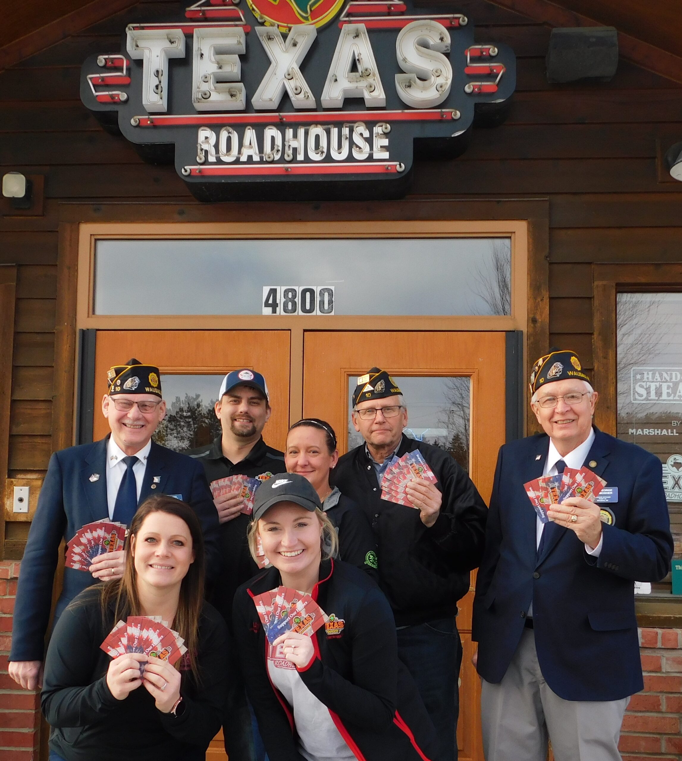 Texas Roadhouse Donates Gift Cards To Veterans Wausau Pilot Review