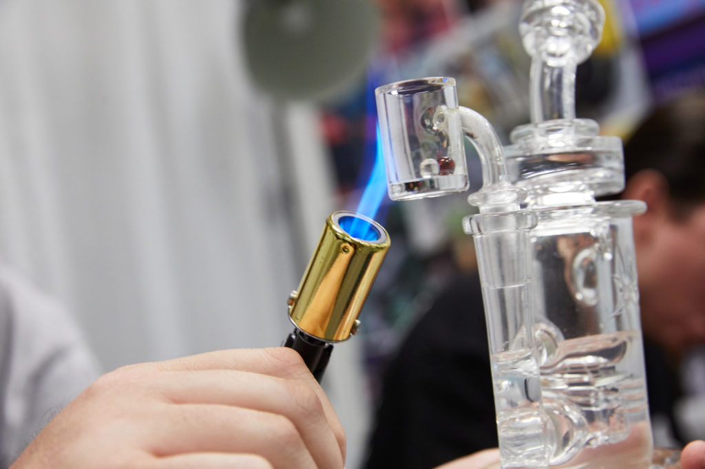 How To Use A Dab Rig How To Dab Weedmaps