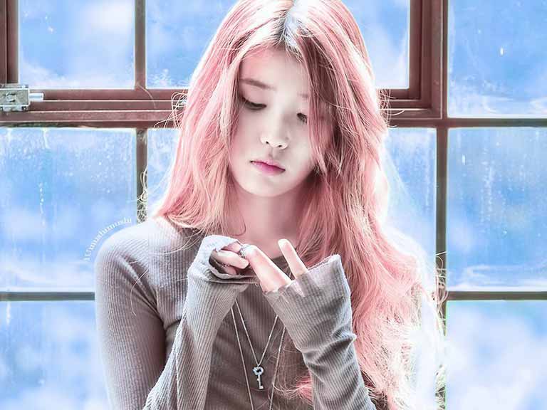IU (Singer)