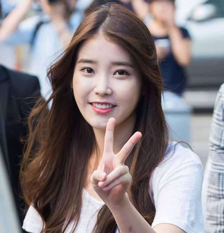 IU (Singer)