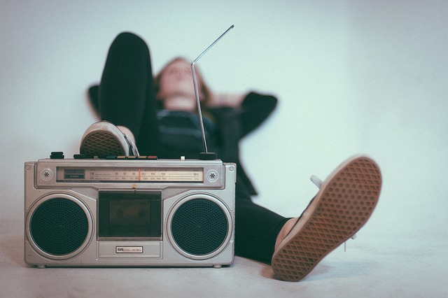 An image depicting an antique radio, as used for illustration purposes in the article written by video game composer Winifred Phillips (latest project: Wizardry: Proving Grounds of the Mad Overlord).