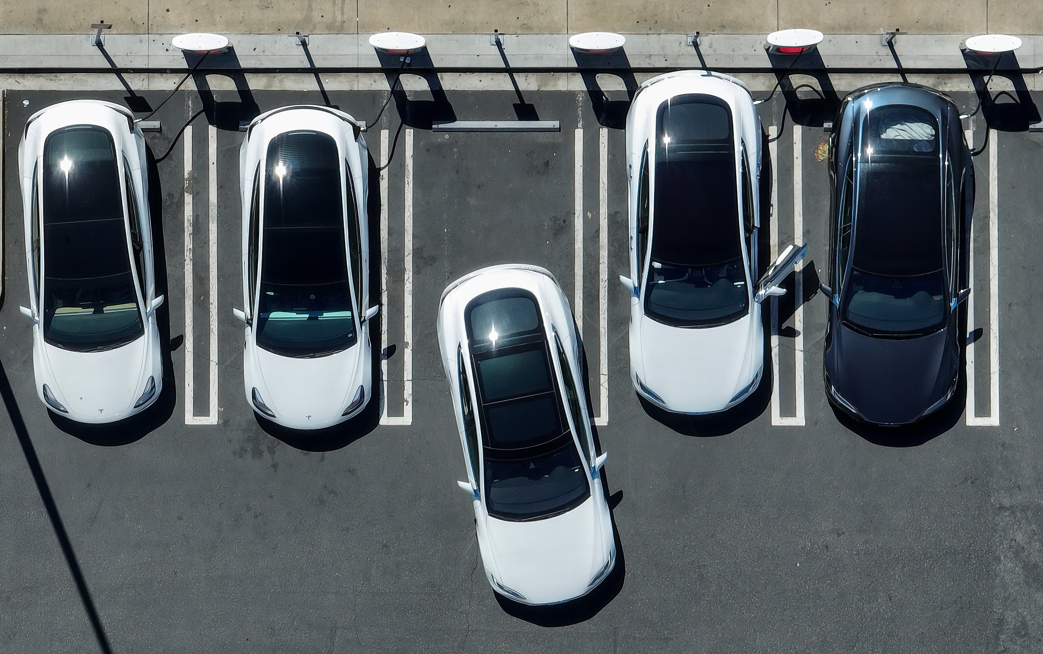 Electric car drivers charge up their vehicles at a Tesla Supercharger in Fountain Valley, CA, on Thursday, March 24, 2022. (Photo by Jeff Gritchen, Orange County Register/SCNG)