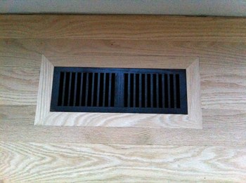 Fearful Pitbull - Floor Vent