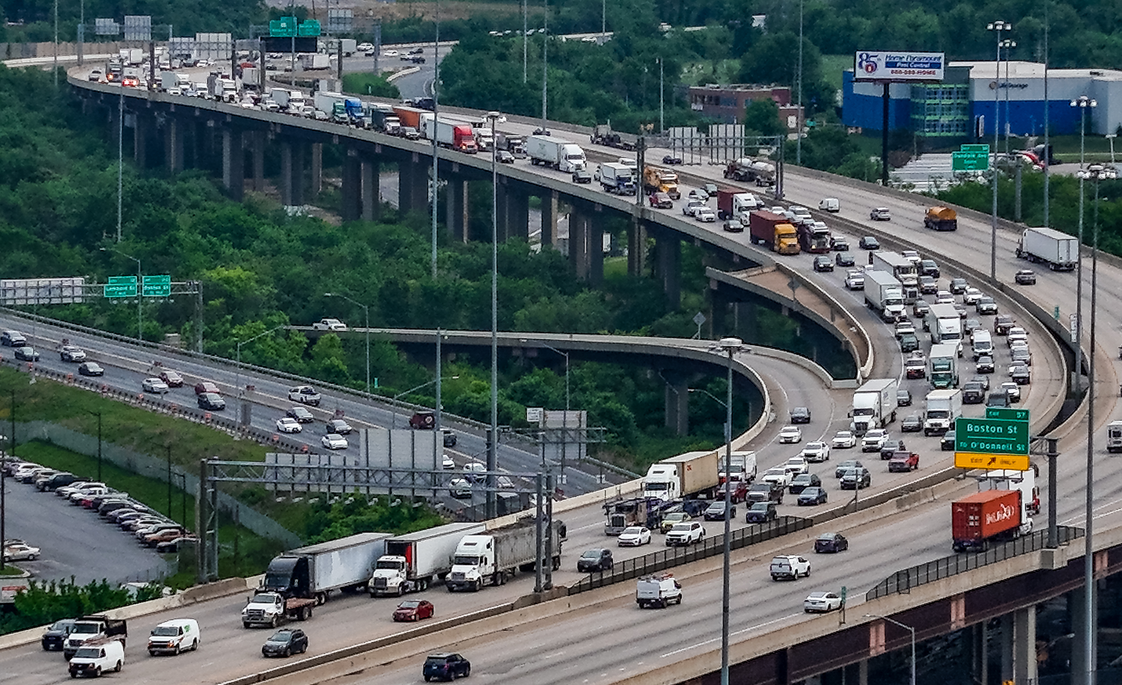 Southbound traffic builds up on Interstate 95 approaching the Fort McHenry Tunnel during rush hour May 8. (Jerry Jackson/Staff)