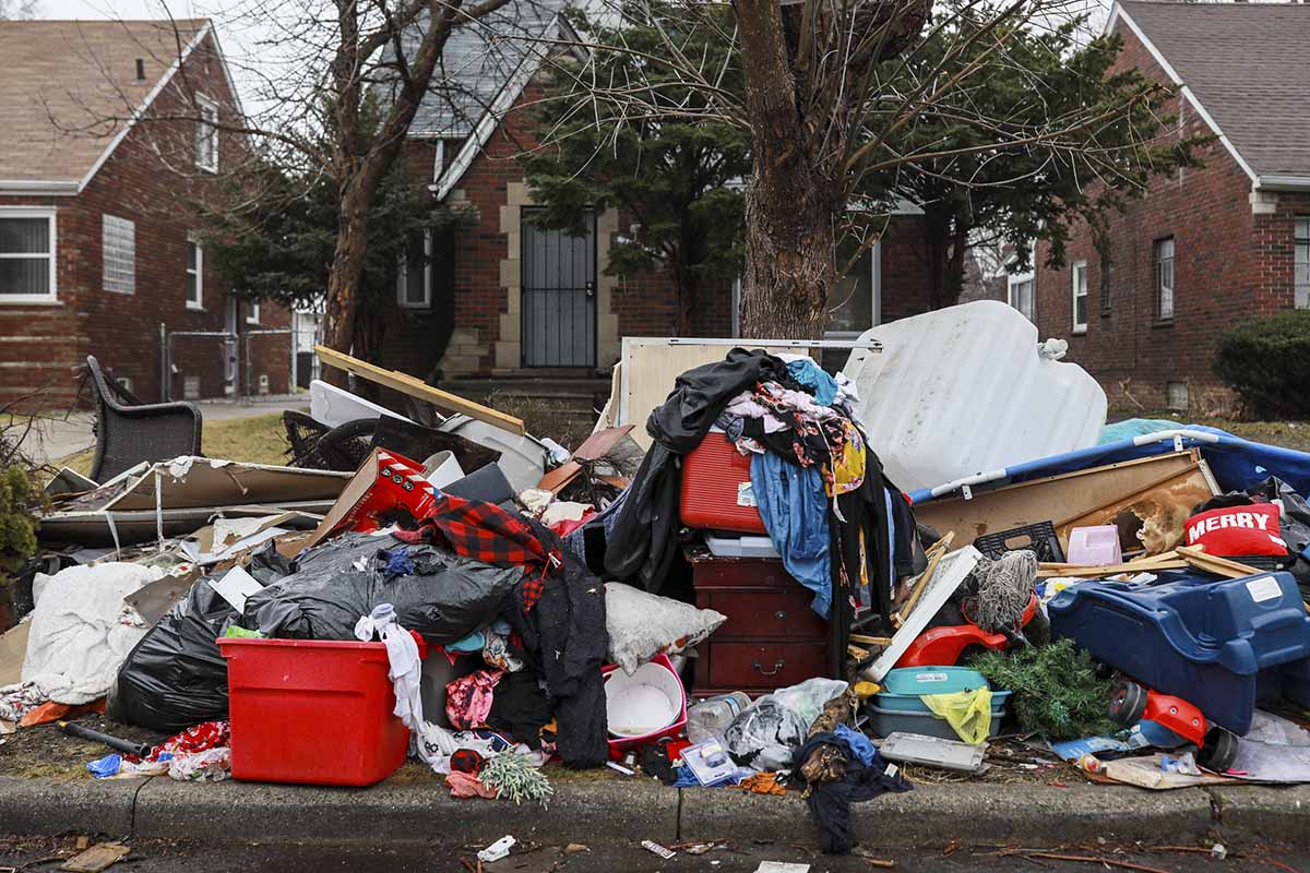 What happens when a court officer comes knocking during an eviction?